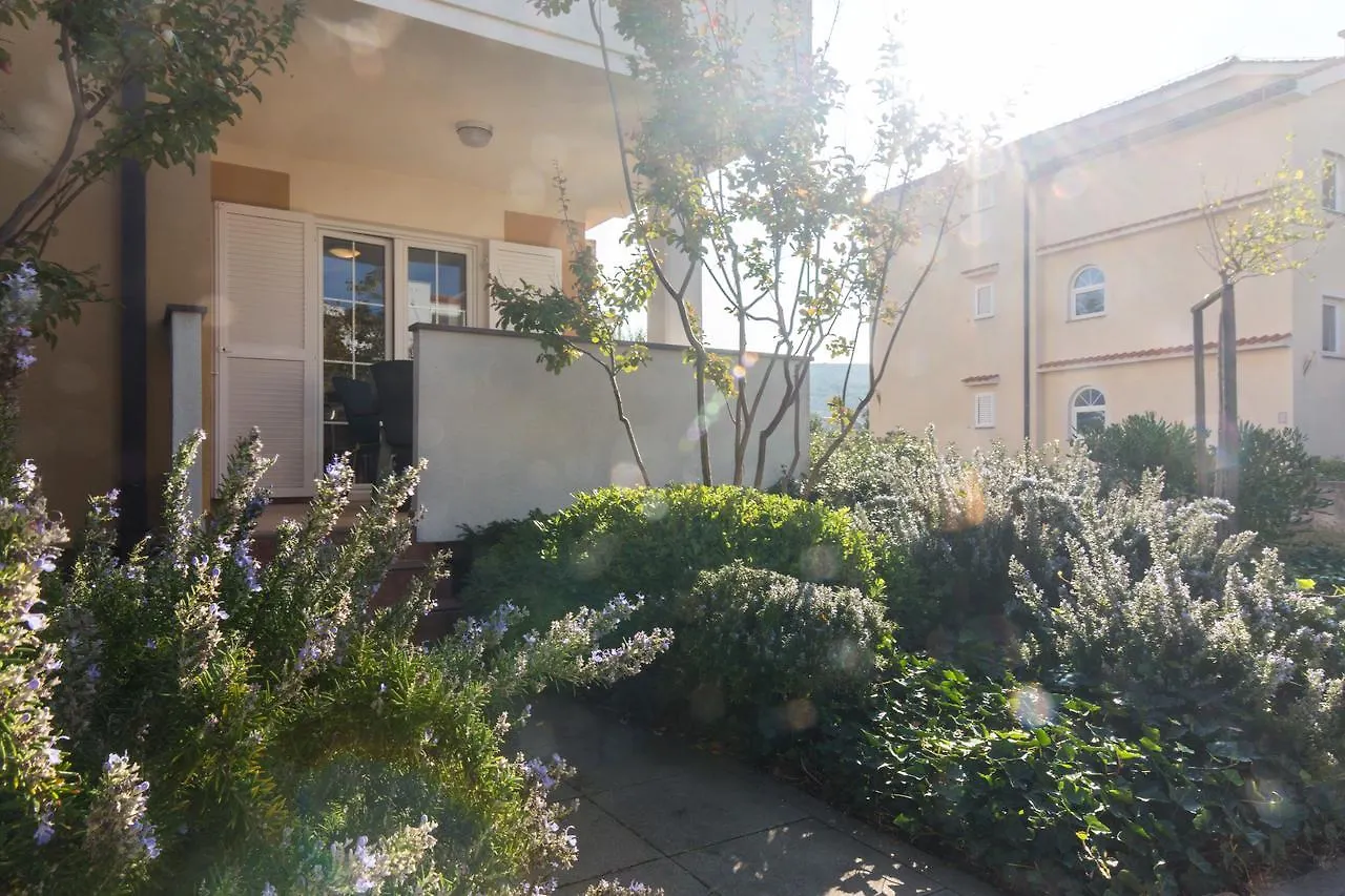 Apartments Isabela Punat By El-Pi Tours 0*,  קרואטיה
