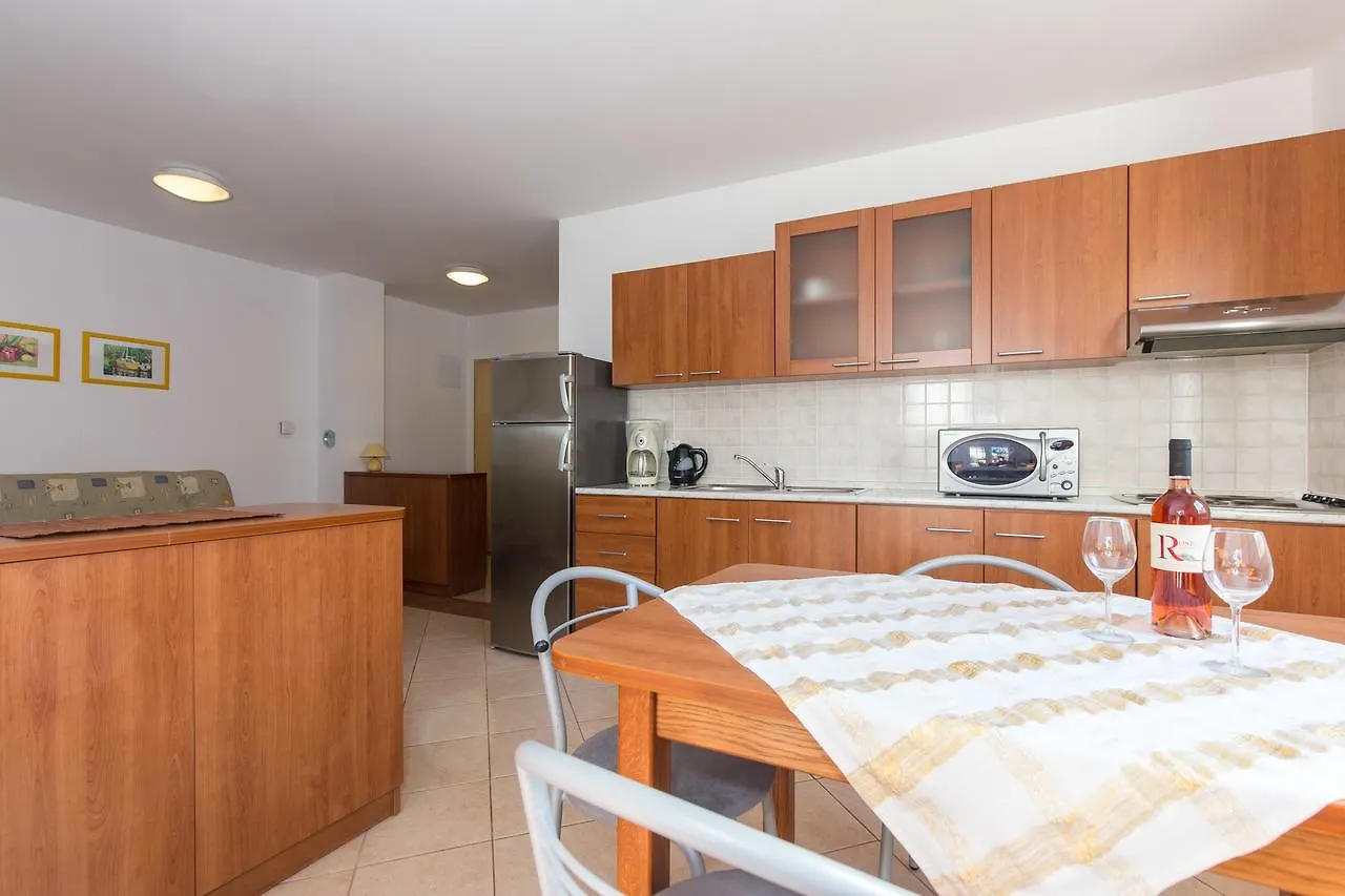 Apartments Isabela Punat By El-Pi Tours קרואטיה